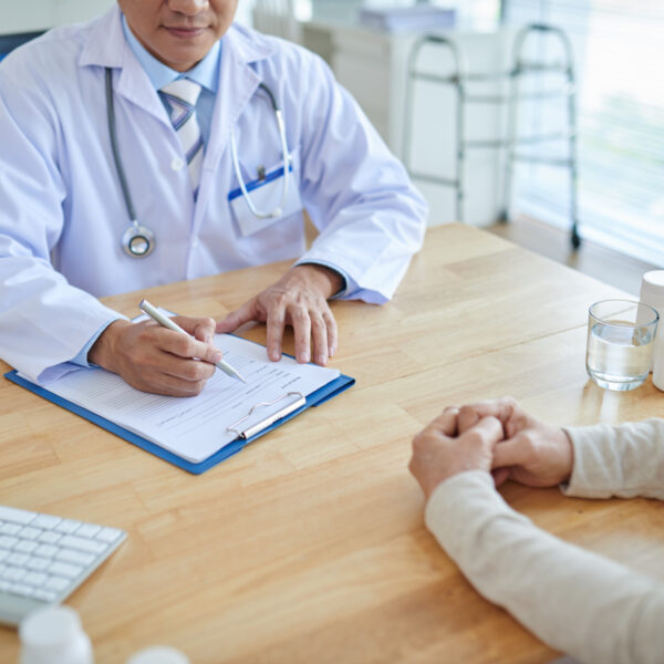 llenando-registro-medico